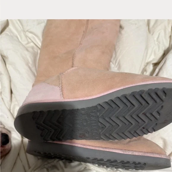 UGG pink boots near new  size 8w pink shearling lined 
UGG worn 1-2 times - Picture 6 of 8